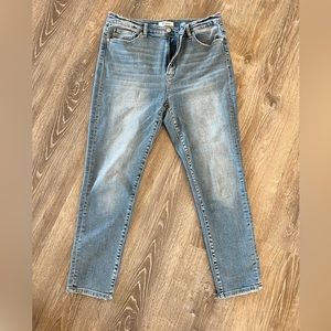 Zenana skinnies. Size 32. New without tags.